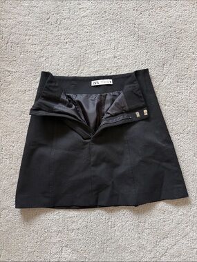 Zara Black Mini Skirt with Hook Closure